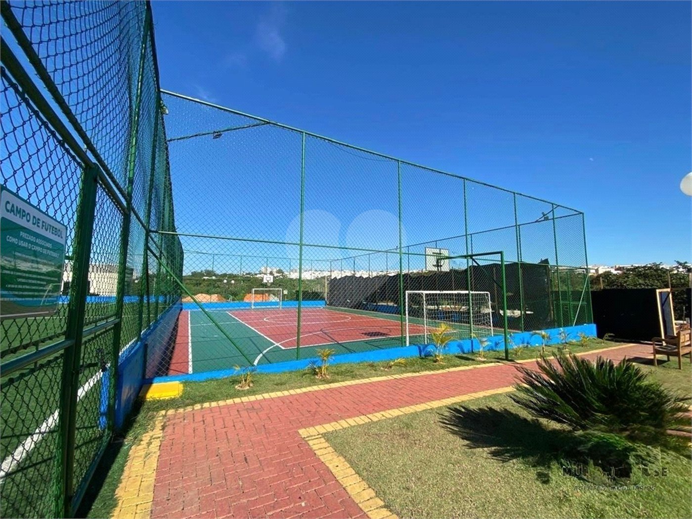 Casa à venda com 3 quartos, sendo 1 suíte, no condomínio Horto Florestal Villagio, Sorocaba - SP