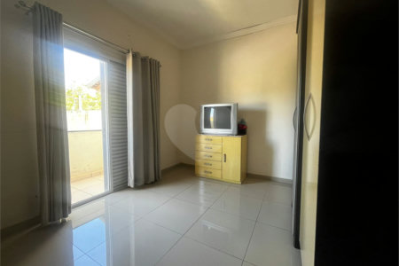 Casa à venda com 4 quartos, sendo 2 suítes, em Vila Nastri, Itapetininga, SP