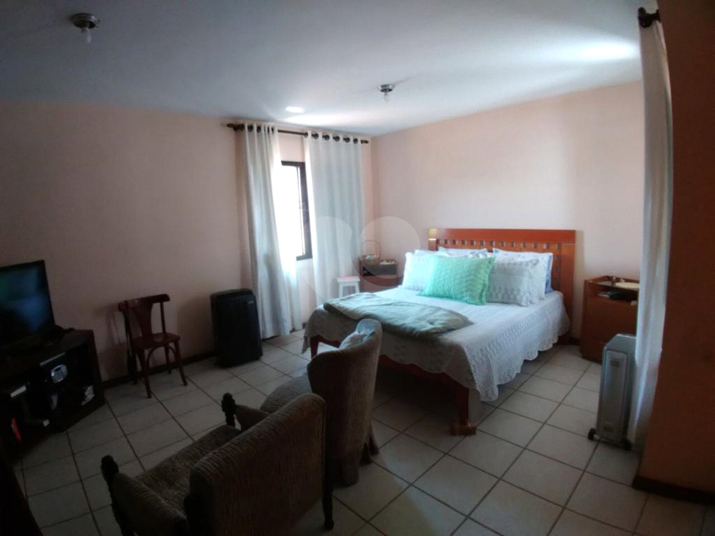 Casa à venda com 3 quartos, sendo 2 suítes,  em Vila Oliveira, Mogi das Cruzes, SP
