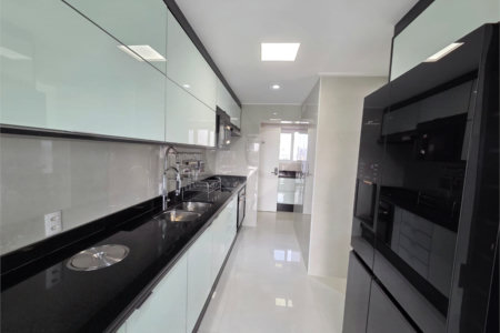 Apartamento à venda com 4 quartos, sendo 2 suítes, em Enseada, Guarujá, SP