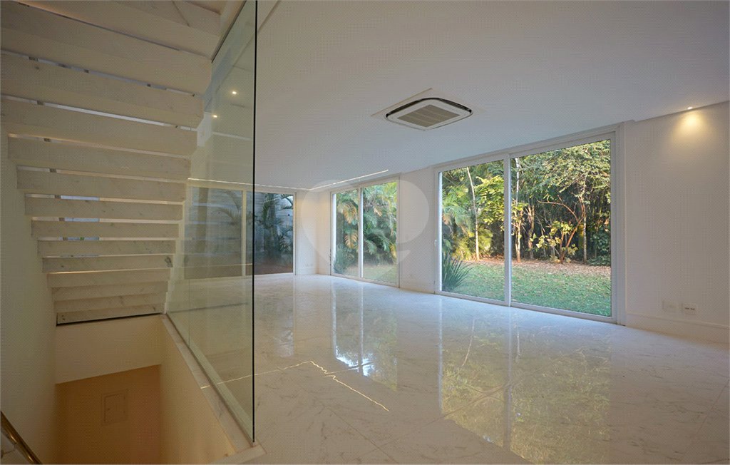 Casa para alugar com 4 suítes no condomínio Hípica Garden, São Paulo - SP