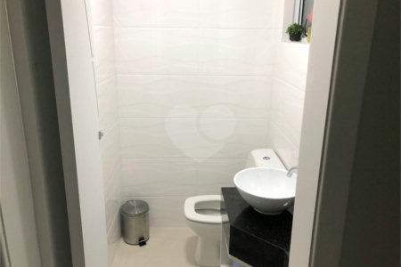 Casa à venda com 3 quartos, sendo 1 suíte, no condomínio Dolce Villa Anália Franco, São Paulo - SP
