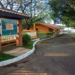 Casa à venda com 5 quartos, sendo 1 suíte, no condomínio Village da Serra, Araçoiaba da Serra - SP