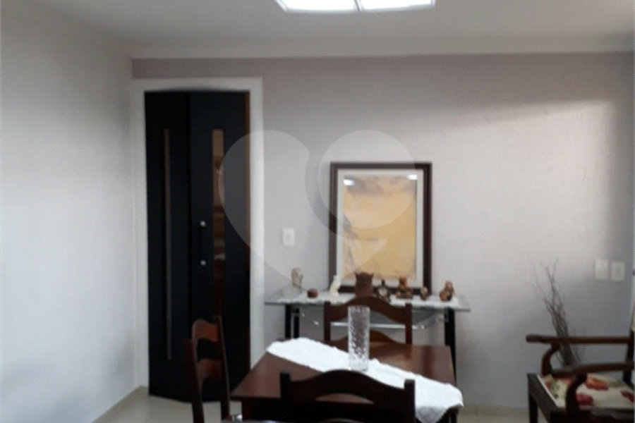 Sobrado à venda com 3 quartos, sendo 1 suíte, em Jardim Santa Mena, Guarulhos, SP