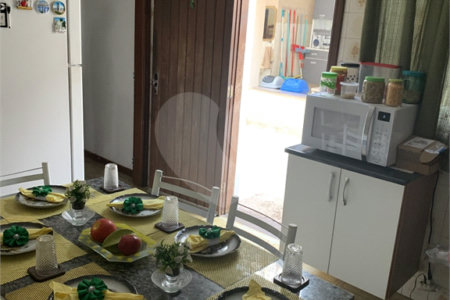 Sobrado à venda com 4 quartos, sendo 3 suítes,  em Jardim Alvinópolis, Atibaia, SP