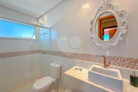 Casa à venda com 3 suítes no condomínio Figueira Garden, Atibaia - SP
