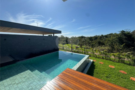 Casa à venda com 4 suítes no condomínio Florais da Mata, Várzea Grande - MT