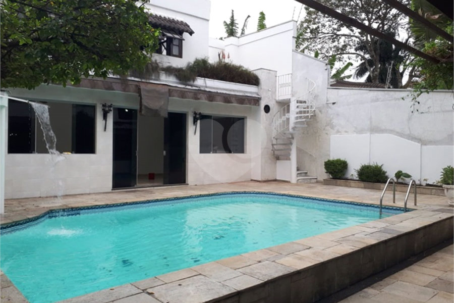 Sobrado à venda com 5 quartos, sendo 3 suítes, em Tremembé, São Paulo, SP