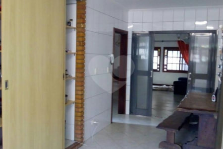 Sobrado à venda com 5 quartos, sendo 1 suíte, em Lapa de Baixo, São Paulo, SP