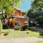 Casa à venda com 5 quartos, sendo 4 suítes, no condomínio Figueira Garden, Atibaia - SP
