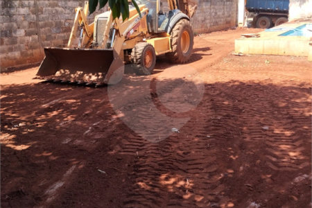 Terreno à venda em Parque Residencial Vale do Sol, Araraquara, SP