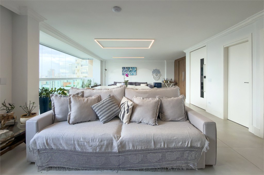 Apartamento com 205 metros no Campo Belo