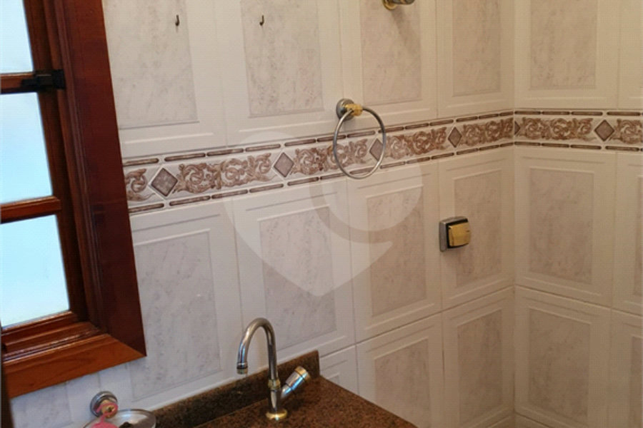Sobrado à venda com 4 quartos, sendo 2 suítes, em Tremembé, São Paulo, SP