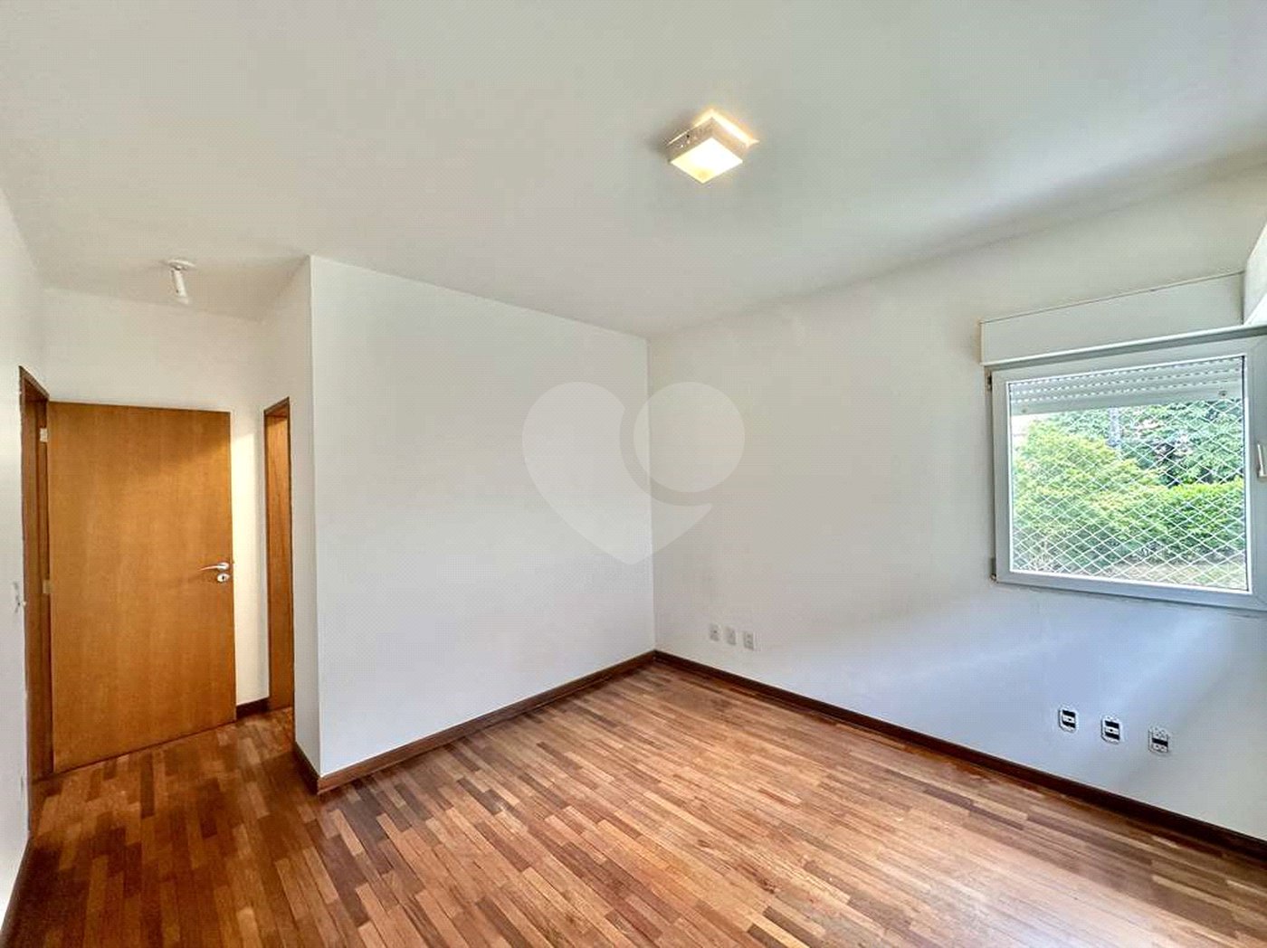Casa à venda com 4 suítes no condomínio Recanto Impla, Carapicuíba - SP