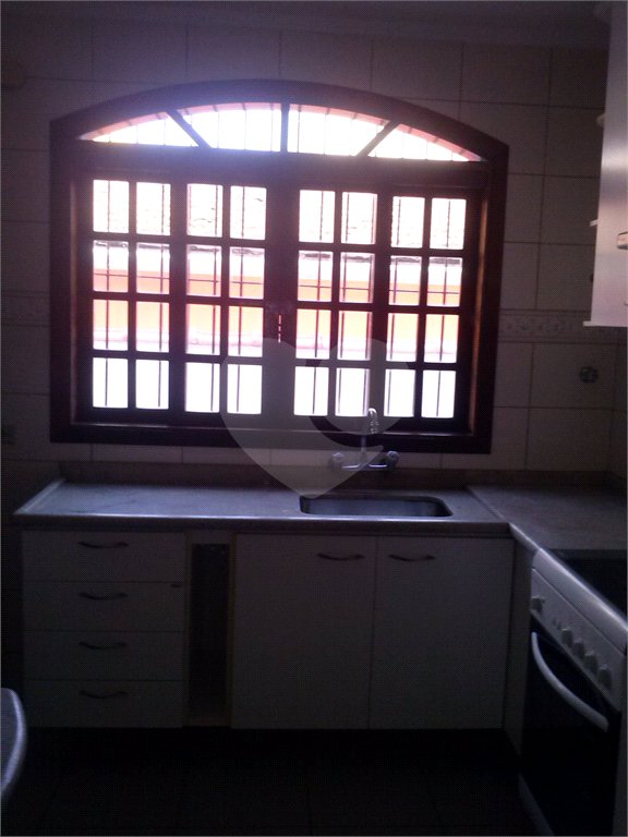 Sobrado à venda com 3 quartos em Jardim Itacolomi, São Paulo, SP