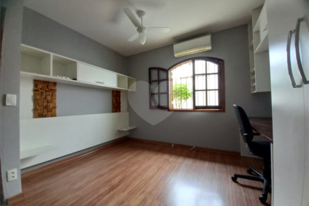 Casa à venda com 4 quartos, sendo 1 suíte,  em Vila Oliveira, Mogi das Cruzes, SP