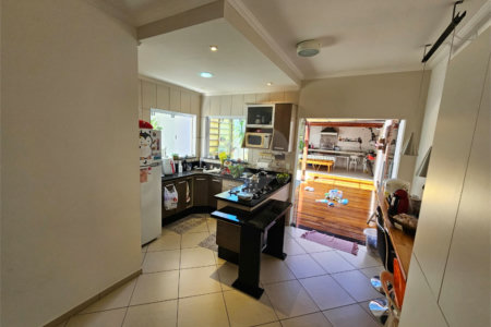 Sobrado à venda com 3 quartos, sendo 1 suíte,  em Residencial Colinas, Mogi das Cruzes, SP