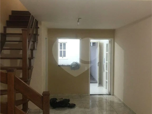 Casa à venda com 2 quartos, sendo 1 suíte,  no condomínio Village Palmas, São Paulo - SP