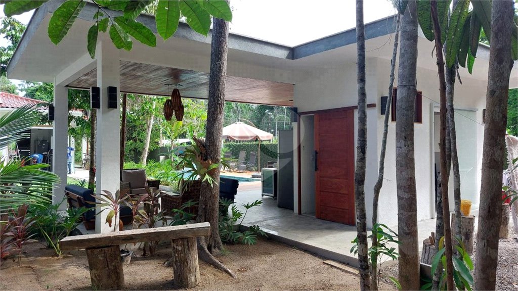 Casa à venda com 2 quartos, sendo 1 suíte, no Centro, Santa Cruz Cabrália, BA