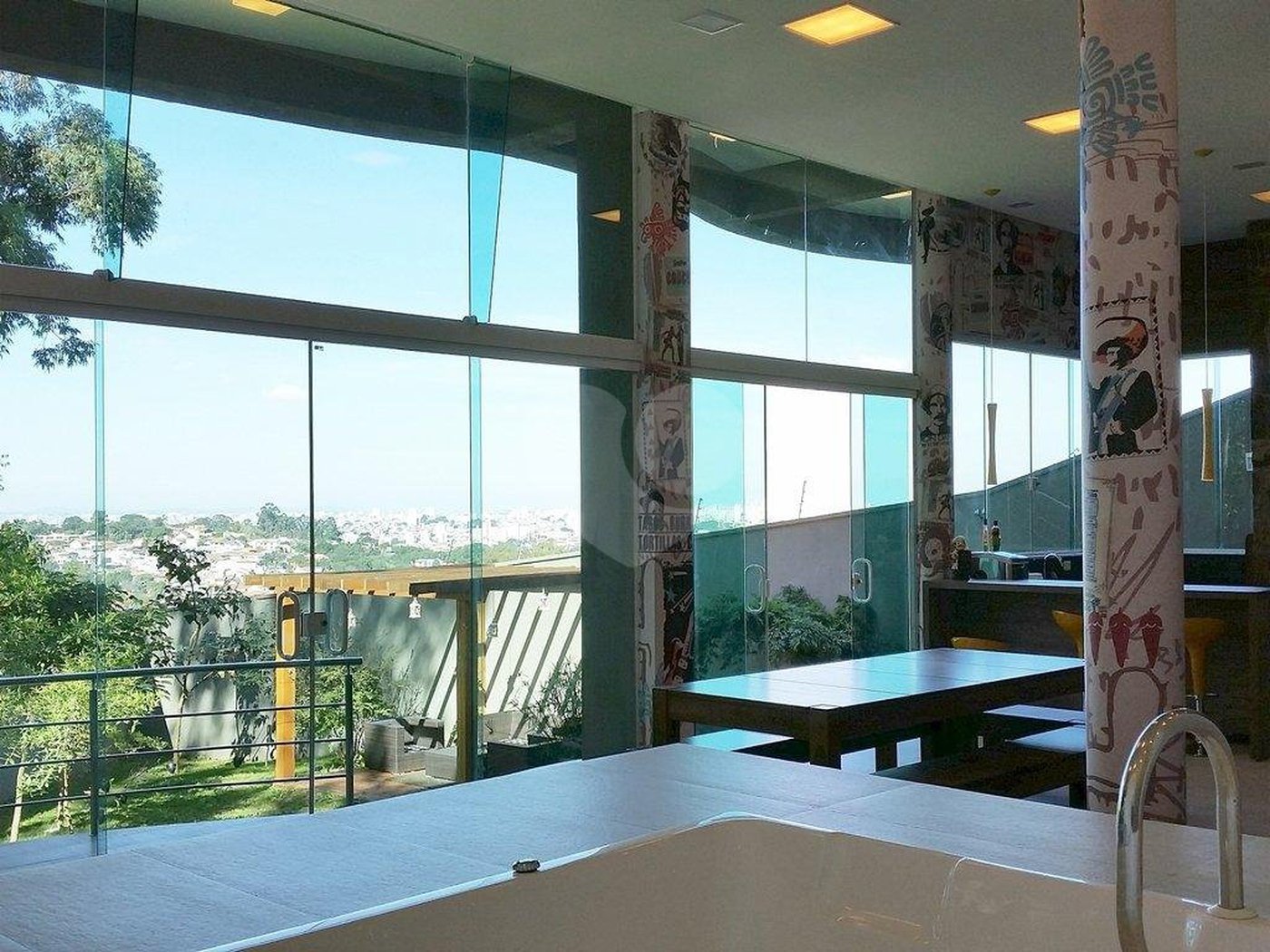 Casa à venda com 6 quartos, sendo 3 suítes, no condomínio Travessa Manuel Antônio Ferreira,85, São Paulo - SP