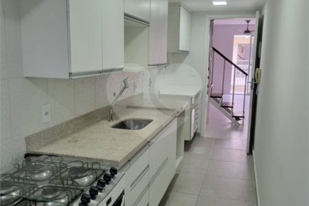 Cobertura à venda com 3 quartos, sendo 2 suítes, em Cachamorra, Rio de Janeiro, RJ