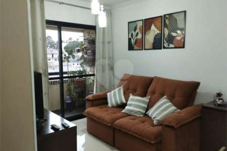 Apartamento com 2 dormitórios no charmoso Jardim Ester