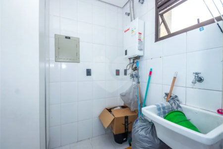 Casa em condomínio à venda na Granja Julieta