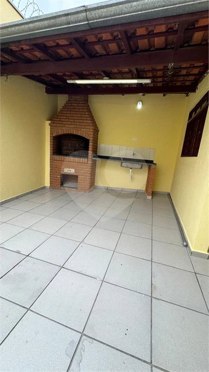 Sobrado na Vila Prudente com 161m², 2 dormitórios, 1 suíte e 2 vagas de garagem