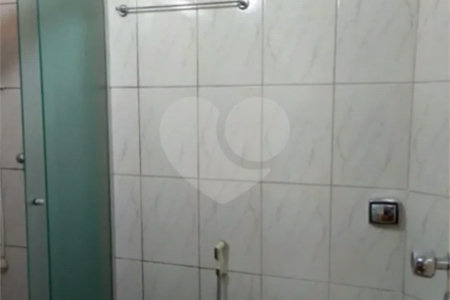 Apartamento Reformado à Venda – Localização Privilegiada!