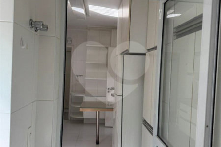 Apto á venda de 118 m de área útil, campo belo 3 suites 2 vagas Aceita e estuda Permuta ( sujeito a avaliação).