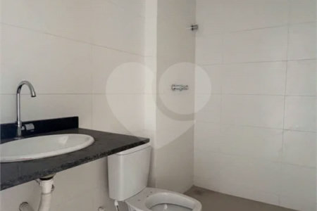 Casa duplex com 4 quartos, piscina e área gourmet, em condomínio com lazer completo e localização estratégica ao lado do Park Shopping.