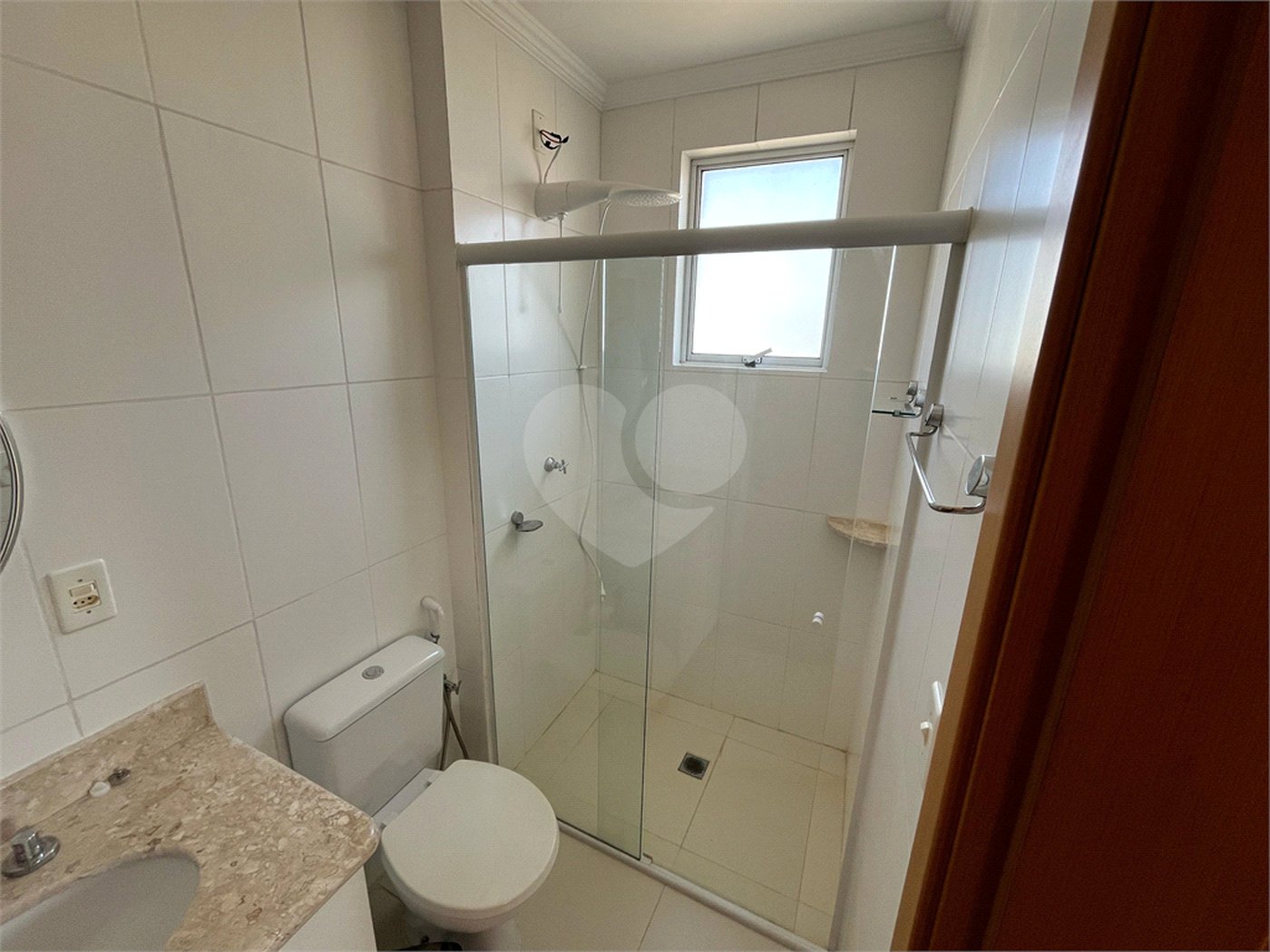 Apartamento mobiliado com 2 dormitórios sendo 1 suíte