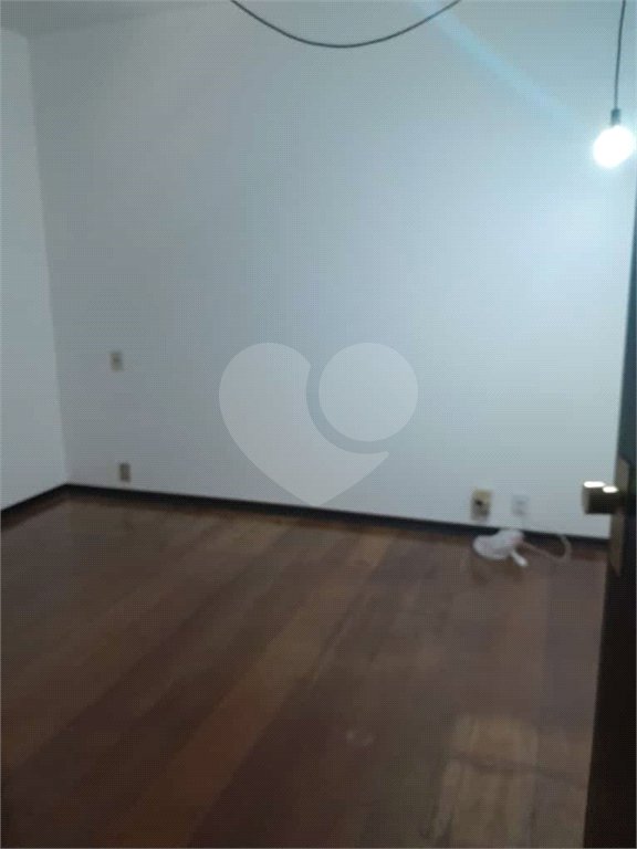 Linda casa para venda / Locação em bairro nobre