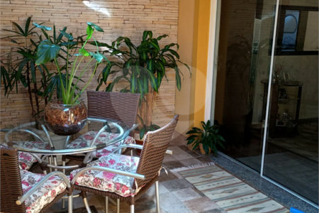 Sobrado com 3 quartos à venda com área gourmet completa e 5 vagas de garagem – Santa Marta - São Carlos/SP