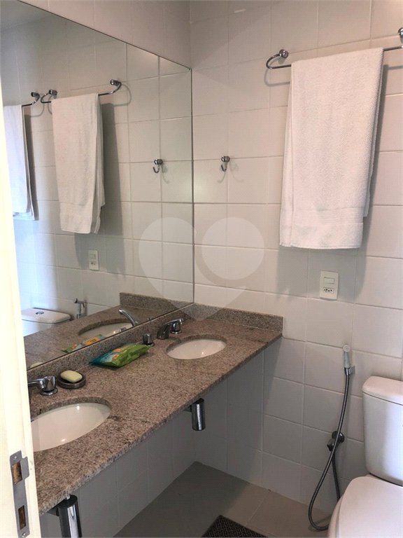 Casa à venda com 9 quartos, sendo 8 suítes, no condomínio Village Elisabete, Rio de Janeiro - RJ