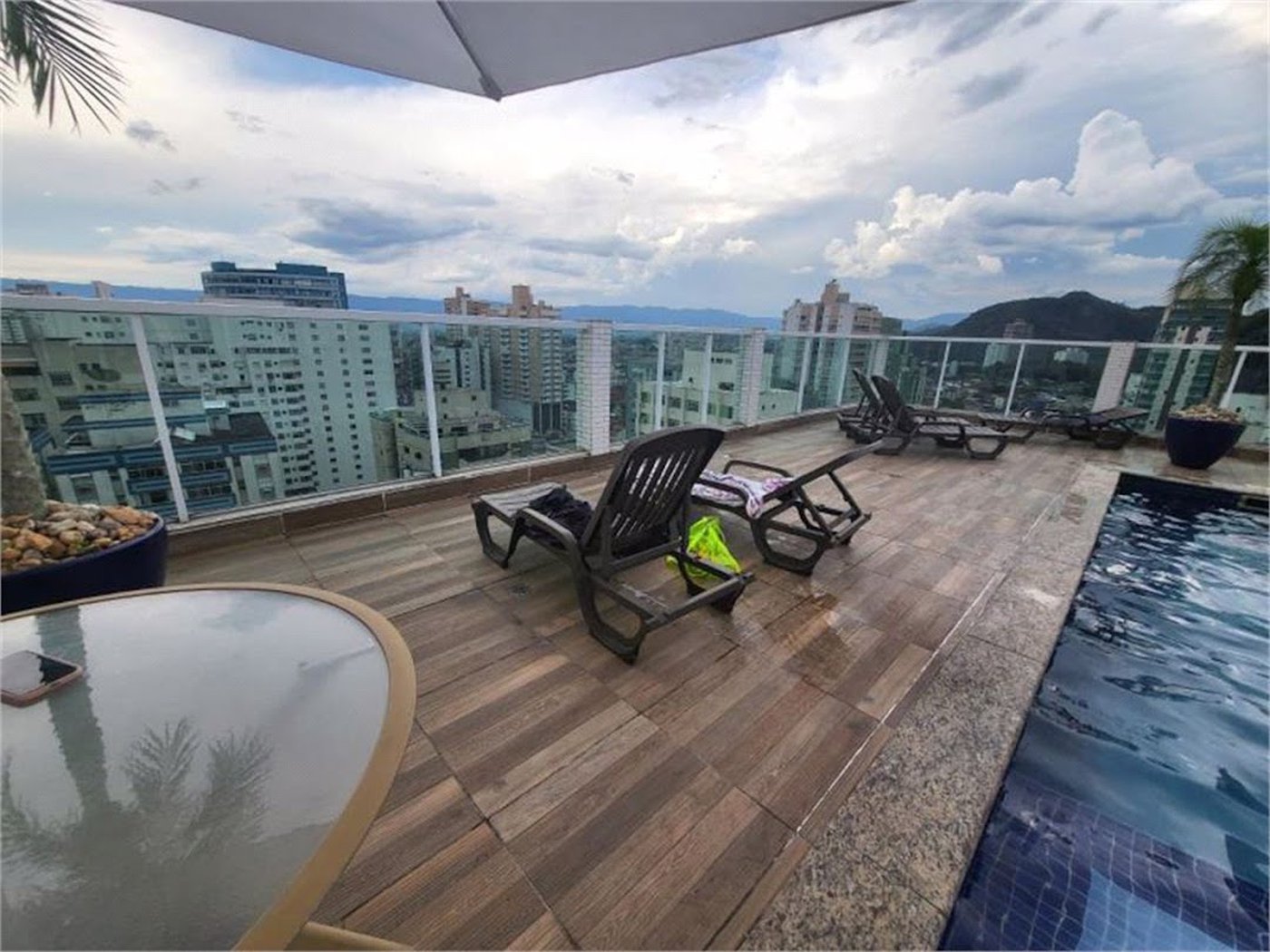 Apartamento Residencial à venda, Itararé, São Vicente - AP1404.