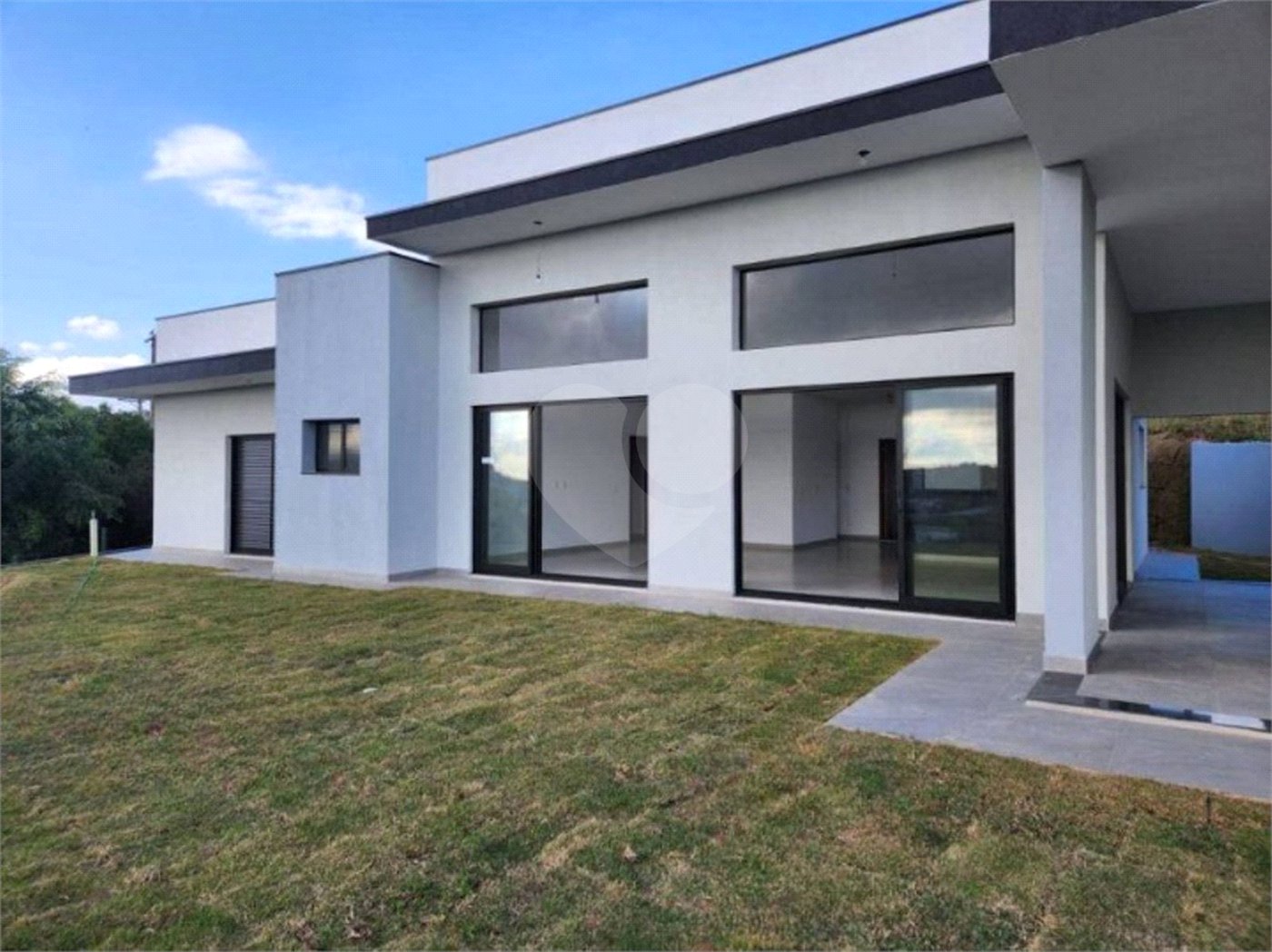 Casa à venda com 3 suítes no condomínio Residencial Jardim Primavera Louveira, Louveira - SP