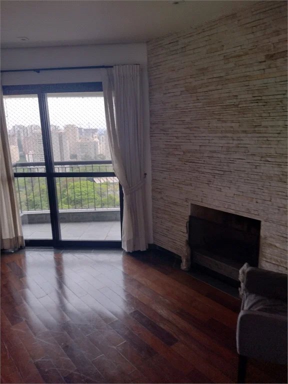 Apartamento à venda com 3 suítes em Vila Suzana, São Paulo, SP