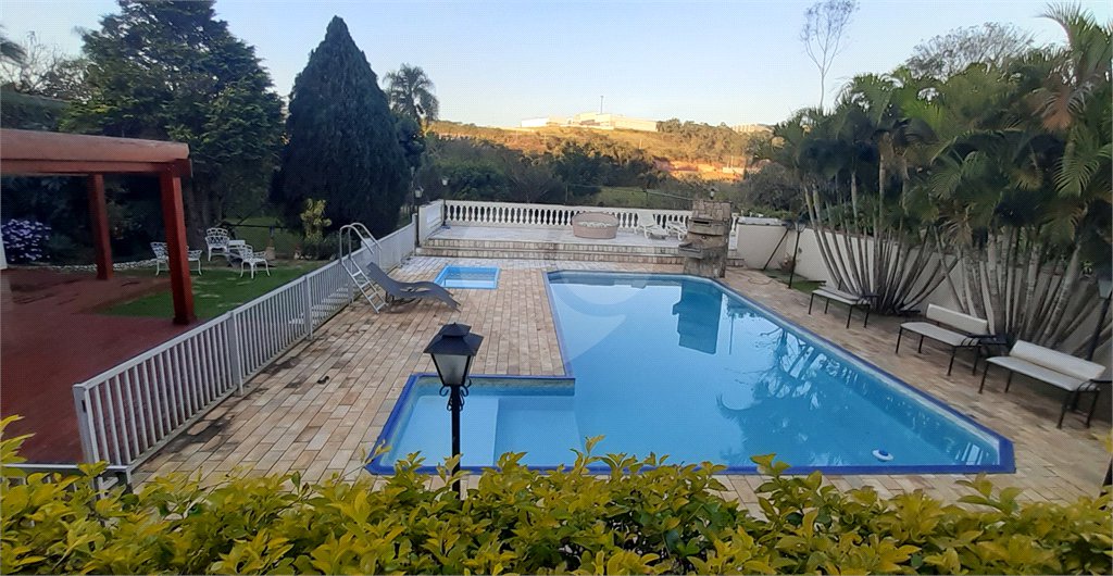 Casa à venda ou para alugar com 5 quartos, sendo 1 suíte, no Centro, Bom Jesus dos Perdões, SP