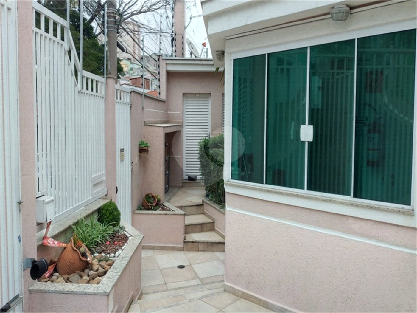 Casa à venda com 3 quartos, sendo 2 suítes, no condomínio Villa's Residencial, São Paulo - SP