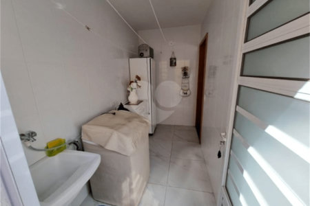 Sobrado à venda com 5 quartos, sendo 1 suíte,  em Vila Moraes, São Paulo, SP