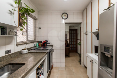 Apartamento à venda com 3 quartos, sendo 1 suíte, em Santo Amaro, São Paulo, SP