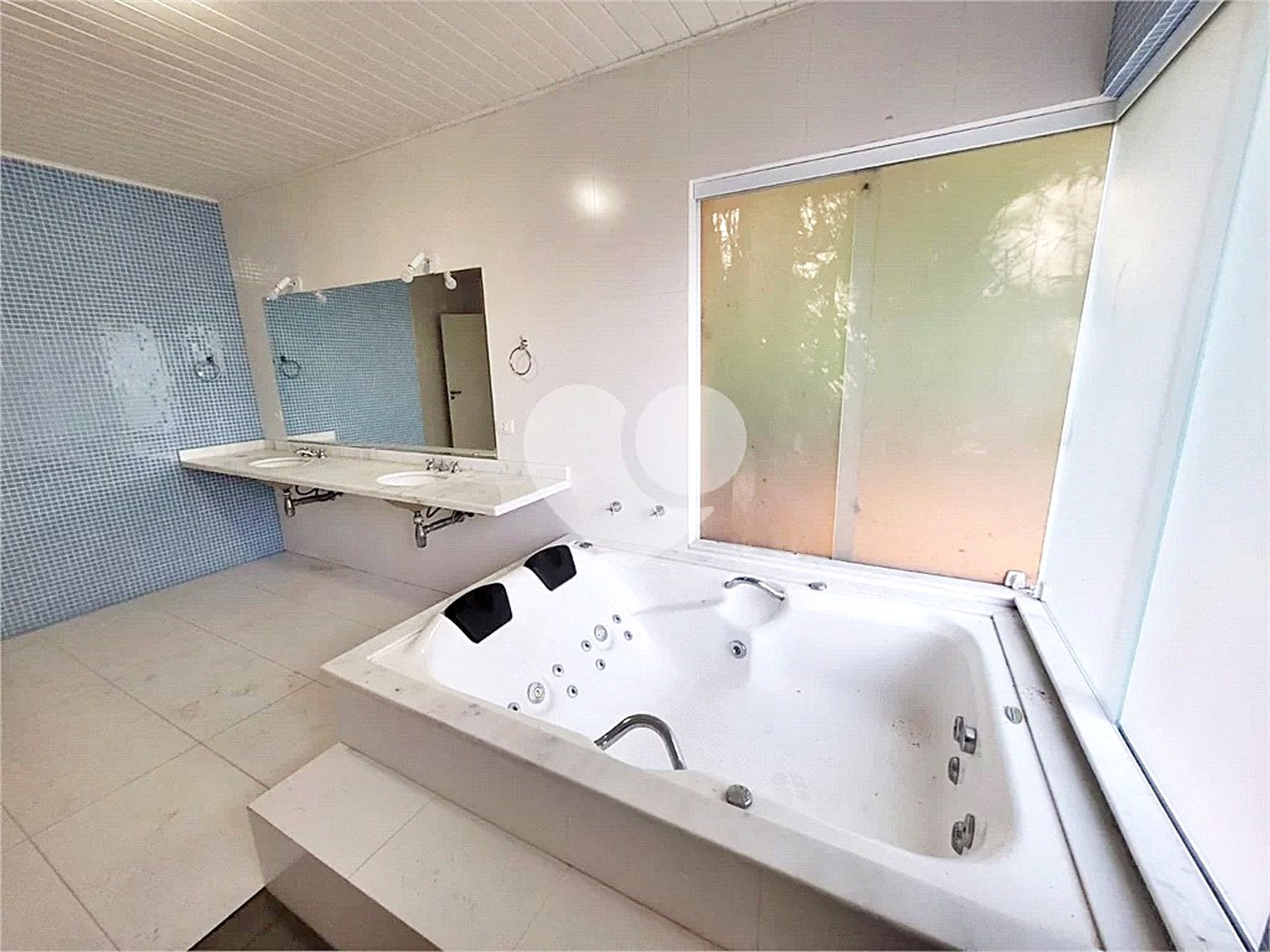 Casa à venda ou para alugar com 7 quartos, sendo 5 suítes, no condomínio Sausalito, Mairiporã - SP