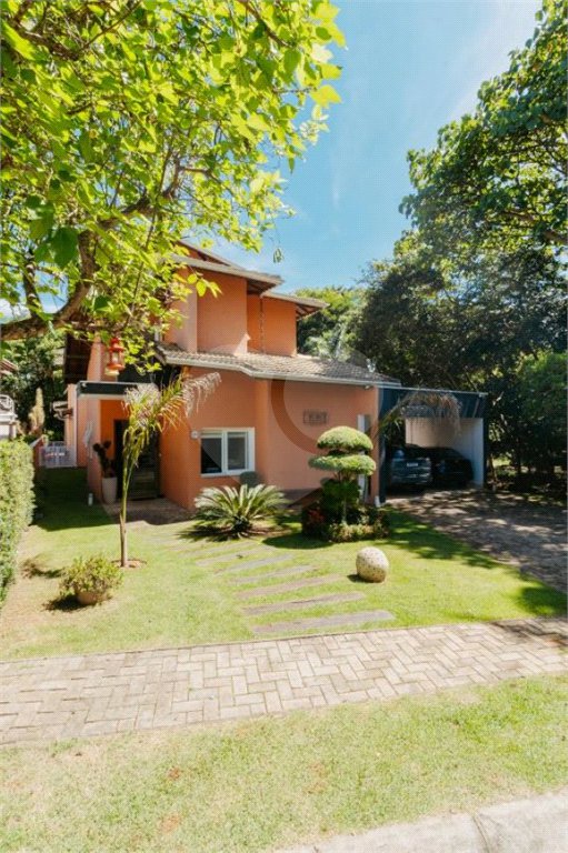 Casa à venda com 5 quartos, sendo 4 suítes, no condomínio Figueira Garden, Atibaia - SP