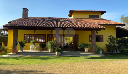 Casa à venda com 4 quartos, sendo 2 suítes,  no condomínio Monte Belo, Salto - SP