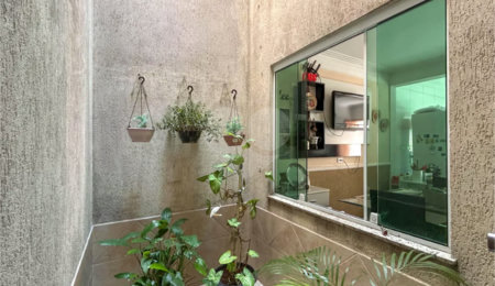 Sobrado à venda com 3 quartos, sendo 1 suíte,  em Vila Mangalot, São Paulo, SP