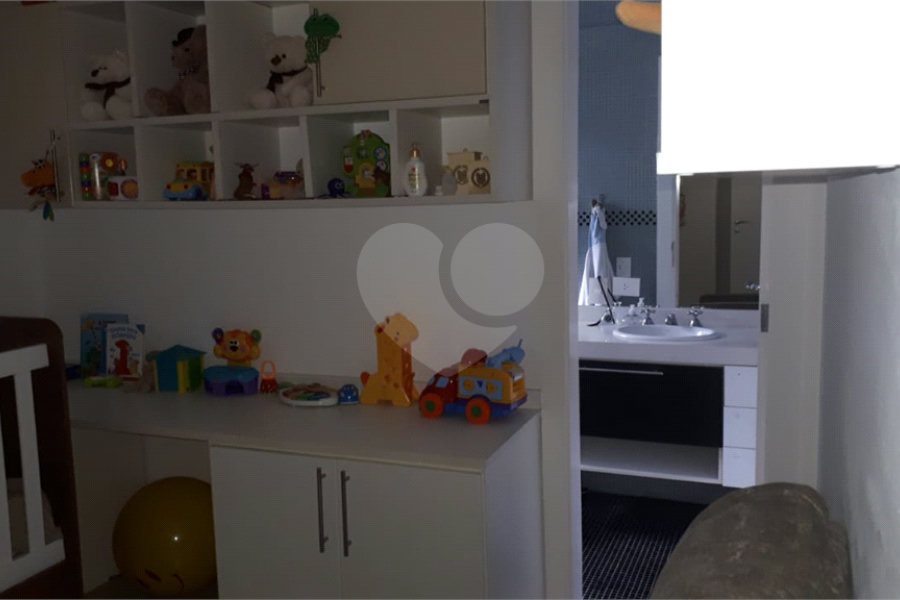 Casa à venda com 4 quartos, sendo 2 suítes, no condomínio Cond Residencial Villagio da Serra, São Paulo - SP