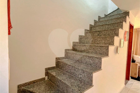 Casa à venda com 4 quartos, sendo 1 suíte, no condomínio Imperial Santa Cruz, Rio de Janeiro - RJ