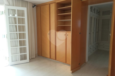 Casa à venda ou para alugar com 6 quartos, sendo 4 suítes, em Jardim Itaperi, Atibaia, SP