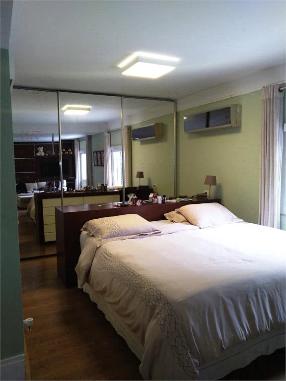 Casa à venda com 4 quartos, sendo 3 suítes, em Vila Tramontano, São Paulo, SP